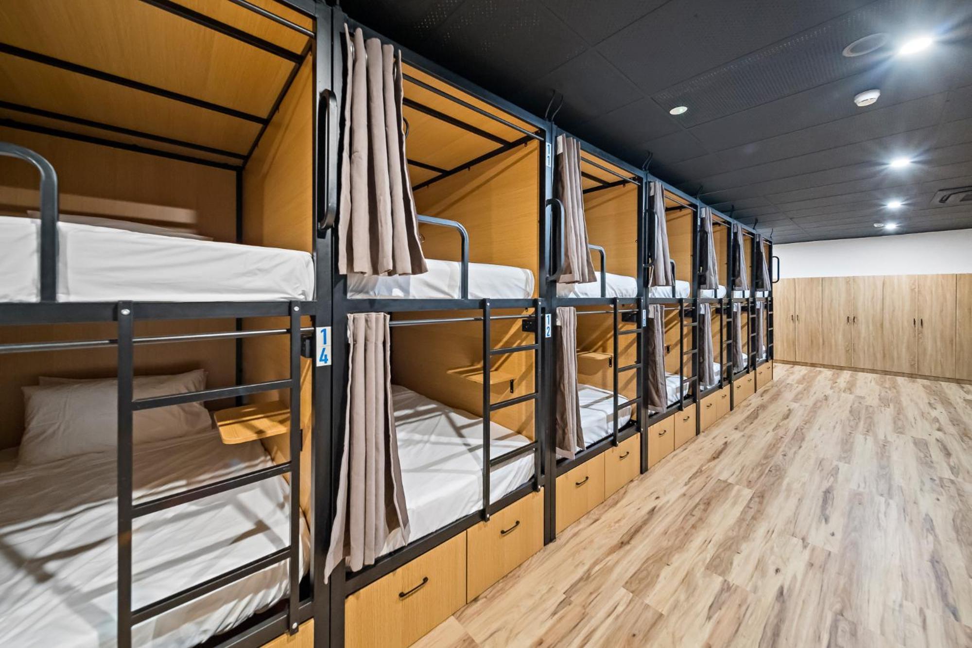 The Pier Pods On The Water- 50M From Townsville Bus Terminal And Ferry Terminal- Passport Id Requried Luaran gambar