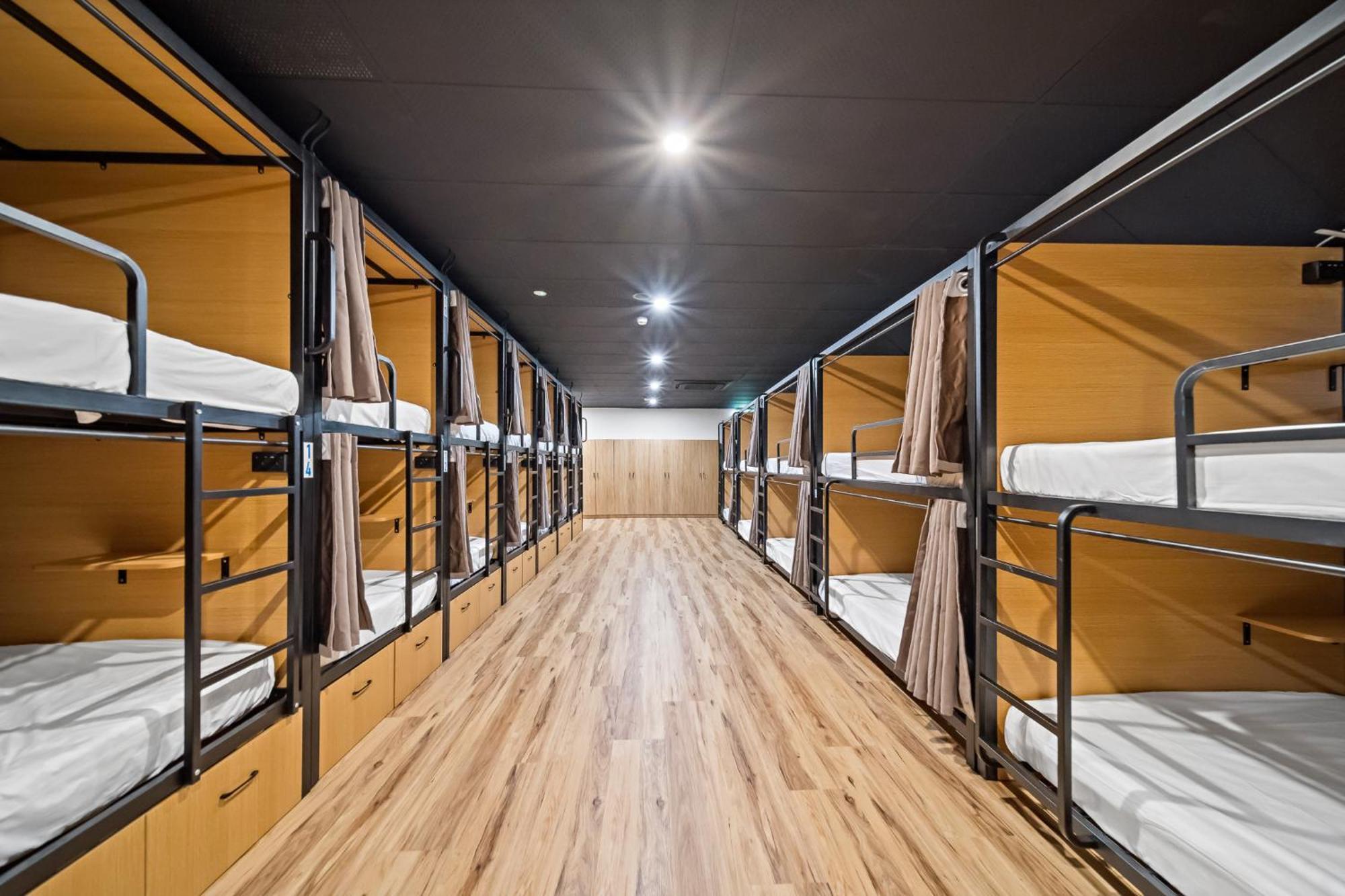 The Pier Pods On The Water- 50M From Townsville Bus Terminal And Ferry Terminal- Passport Id Requried Luaran gambar