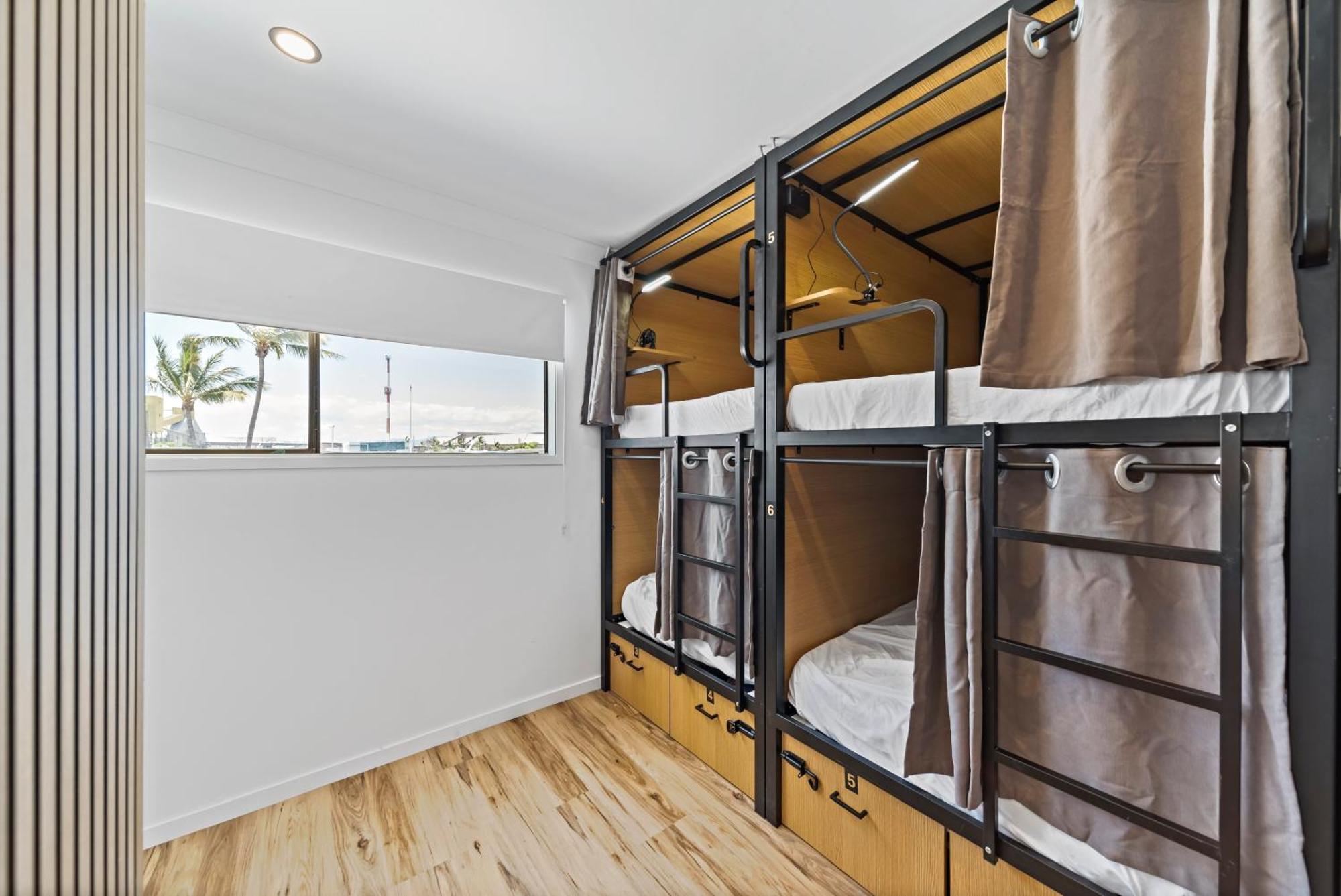 The Pier Pods On The Water- 50M From Townsville Bus Terminal And Ferry Terminal- Passport Id Requried Luaran gambar